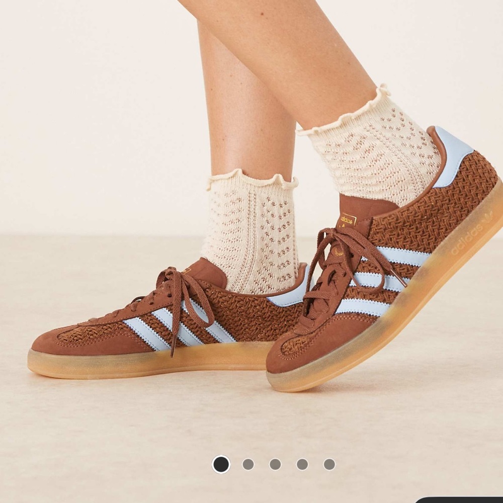Adidas Gazelle adidas Originals
Gazelle Indoor sneakers in brown and blue